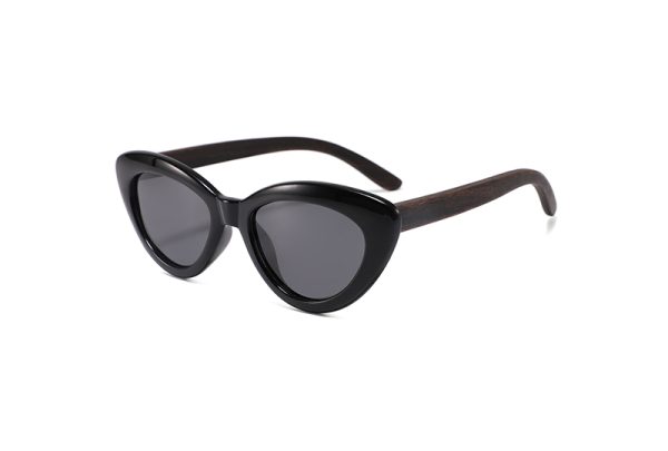 fashionable-oval-wooden-sunglasses